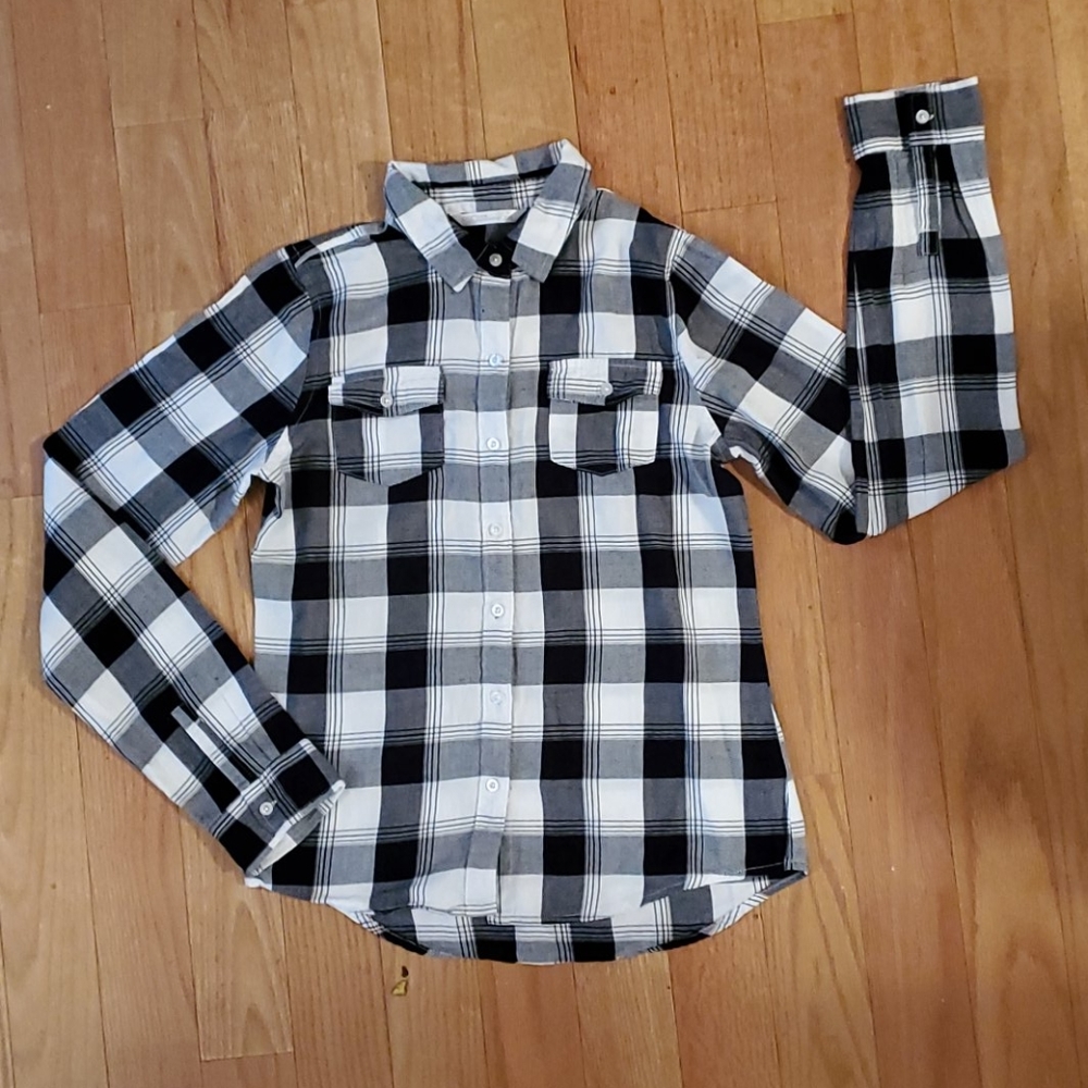 Girl Size 14 PS Aeropostale Black and White Shirt